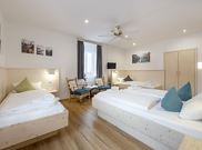 room with 4 beds with shower, WC