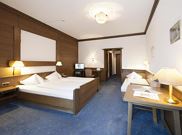 triple room with bath tub, WC