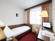 Single room, shower, toilet, modern conveniences