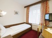 Single room, shower, toilet, modern conveniences