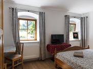 Double room, shower and bath, toilet, facing the garden