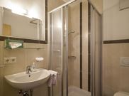 Einzelzimmer mit Dusche, WC, Flat-TV und Balkon