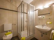 Standardzimmer mit Dusche, WC, Flat-TV und Balkon