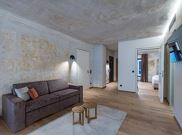 Suite, shower, toilet, wheelchair accessible