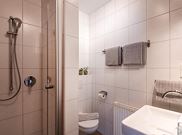 apartment/2 bedrooms/shower,bath tub,WC