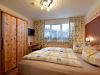 Twin room, shower, toilet, facing the garden