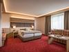 room with 4 beds, bath tub